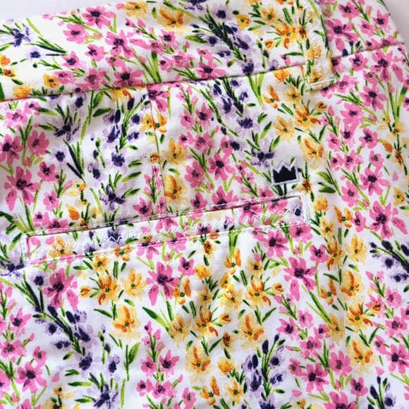 Crown & Ivy Floral Flat Front Caroline Shorts. Size 10 - Picture 9 of 10